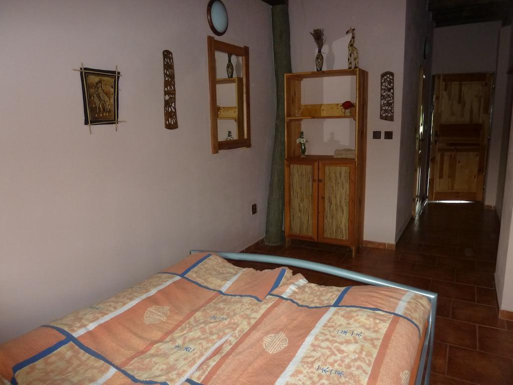 Q Ranch Hotel Bezdekov  ห้อง รูปภาพ