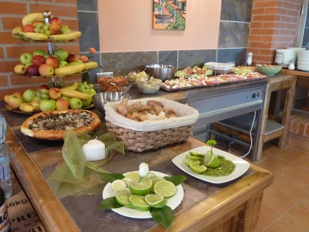 Q Ranch Hotel Bezdekov  ภายนอก รูปภาพ