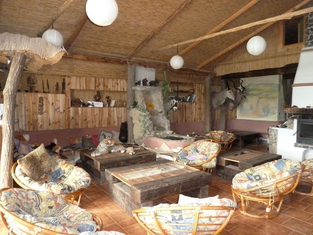 Q Ranch Hotel Bezdekov  ภายนอก รูปภาพ