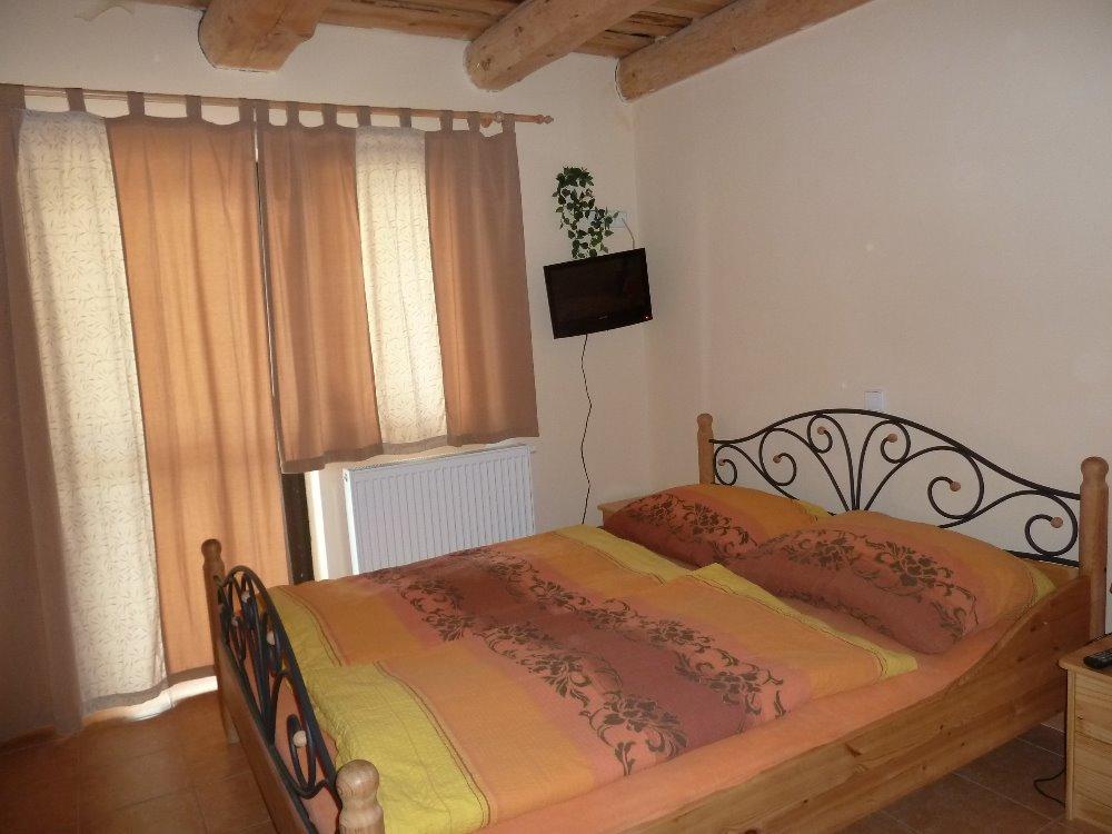 Q Ranch Hotel Bezdekov  ภายนอก รูปภาพ