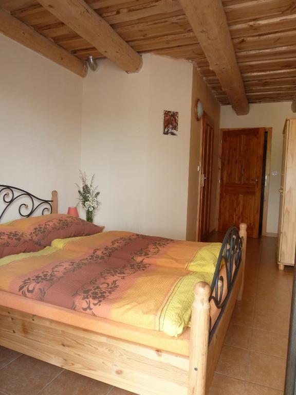 Q Ranch Hotel Bezdekov  ภายนอก รูปภาพ